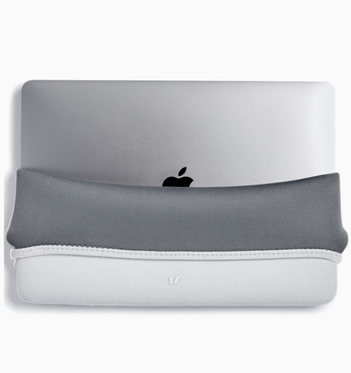 Rushfaster Laptop Sleeve For 15/16" MacBook Pro (Touch Bar) - Lake Gairdner White